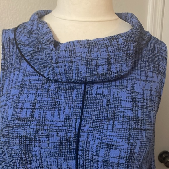 Lagenlook, artsy, asymmetrical tunic. Blue black pattern cowl neck sleeveless. - Picture 5 of 12